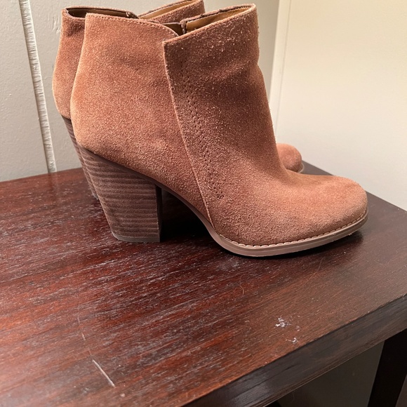 COPY - Guess brand women’s booties, suede, size 6 1/2. Color: golden brown. - Picture 2 of 3